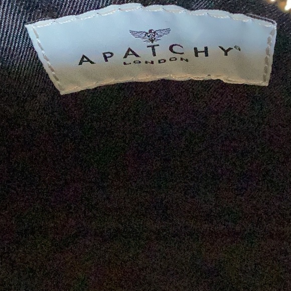 APATCHY LONDON NEW W/OUT TAG TASSEL GOLD LEATHER BAG 6” tall x 7” wide 2 STRAPS - Picture 4 of 9